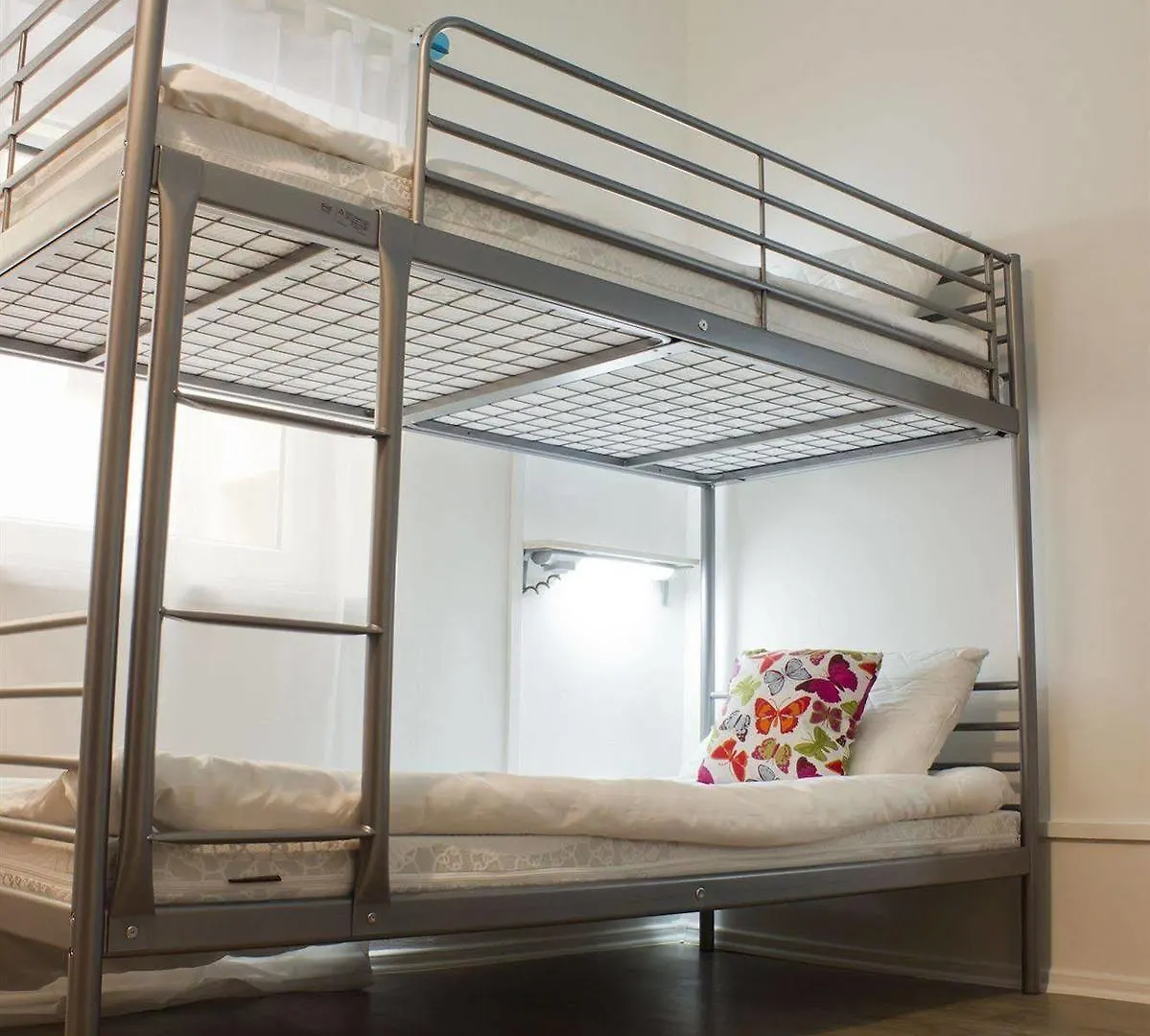 Warsaw Downtown Hostel 0*,